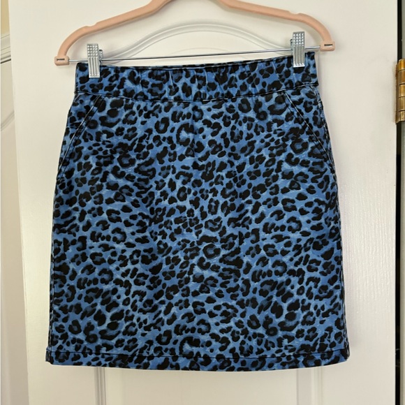 Boston Proper Skort. Print denim.. Size 6. - Picture 2 of 8